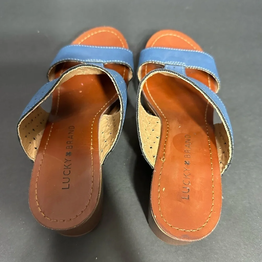Lucky Brand Blue Women's Sandals size 7 pre owned good condittion.